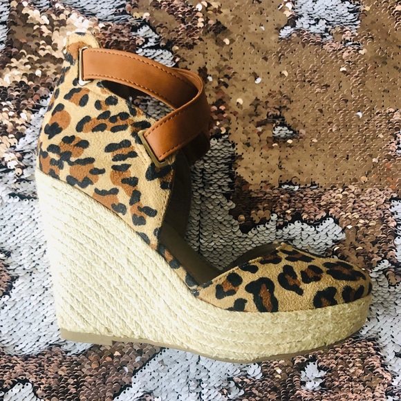 🐆♥️LEOPARD LOVE ♥️🐆Breckelles Wedges size 5.5 - Picture 2 of 6